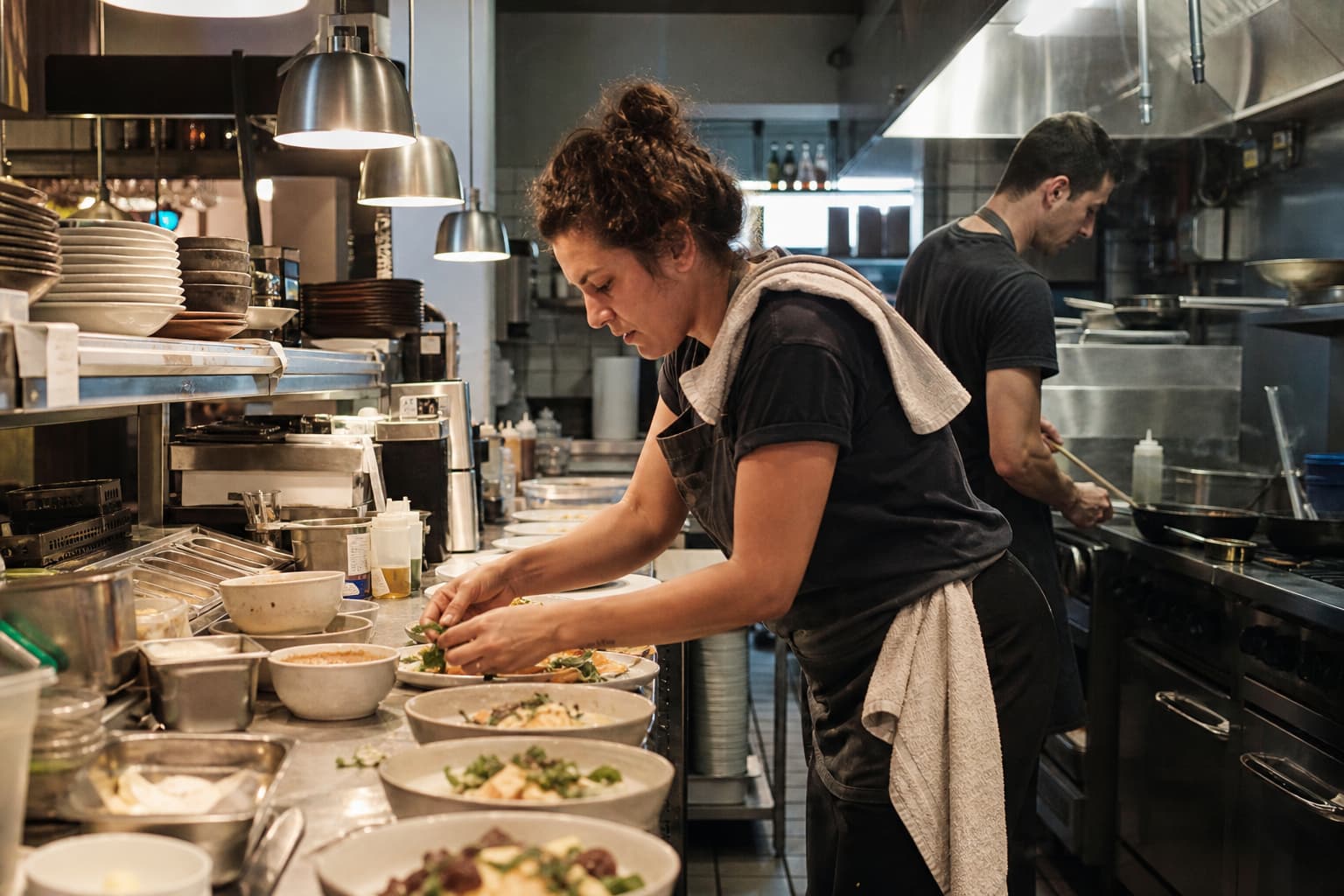 Så löser du restaurangens rekryteringskris: datadrivna principer för bemanning